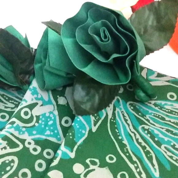 PETER HOE Decorative Table Napkins and Ring Holders 4 Pc Set Green  21"x21" NWOT - Picture 5 of 9